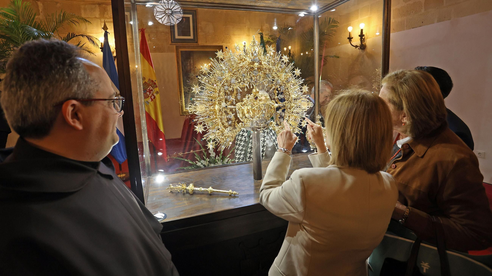 La Corona de la Virgen del Carmen en el Ayuntamiento de Jerez
