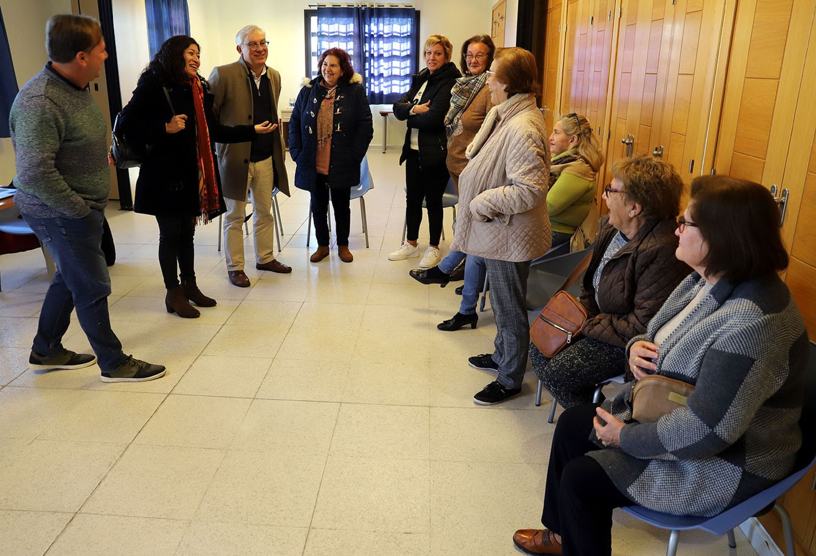 Ana Hérica Ramos y Juan Antonio Cabello, con la Asociación de Mujeres La Esperanza
