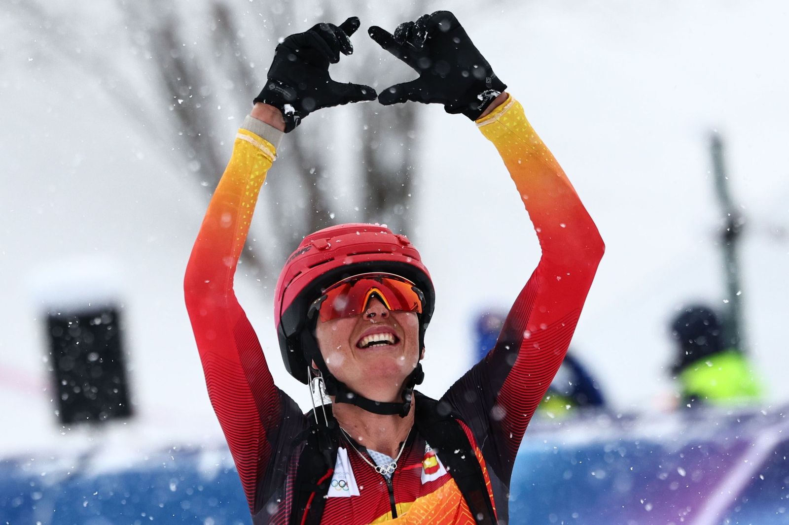 Ana Alonso celebra su medalla de bronce en Bormio.