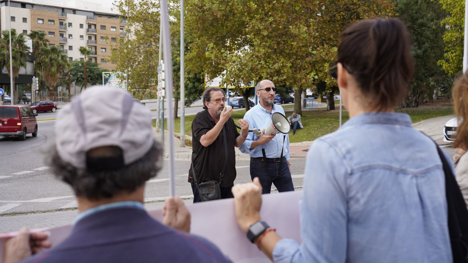 Fotos de la concentración para la reducción de la jornada laboral en el edificio nexus de Algeciras