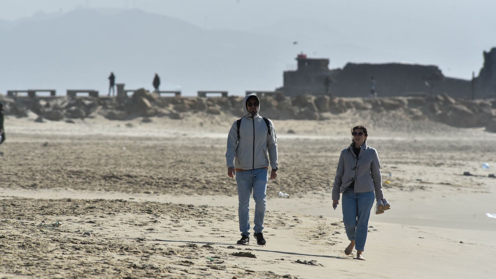 Ambiente en el puente de la Inmaculada en Tarifa, en imágenes