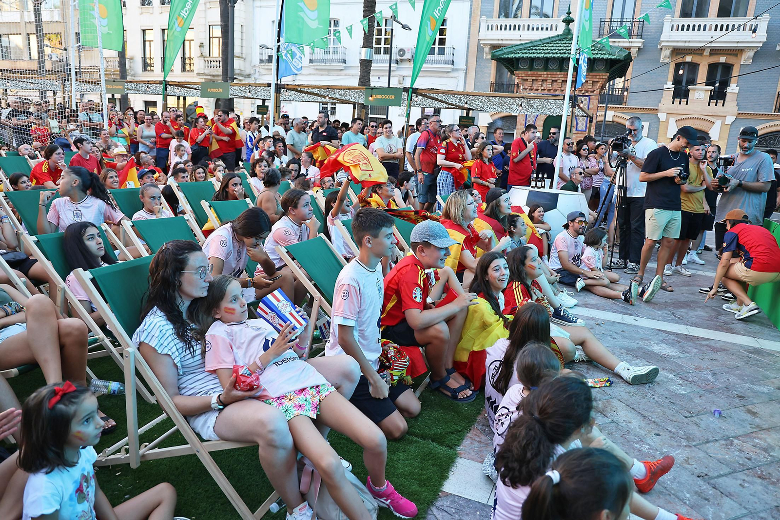 Imágenes de la Fan zone en Huelva de la Final de la Eurocopa entre Inglaterra y España Imágenes de la Fan zone en Huelva de la Final de la Eurocopa entre Inglaterra y España