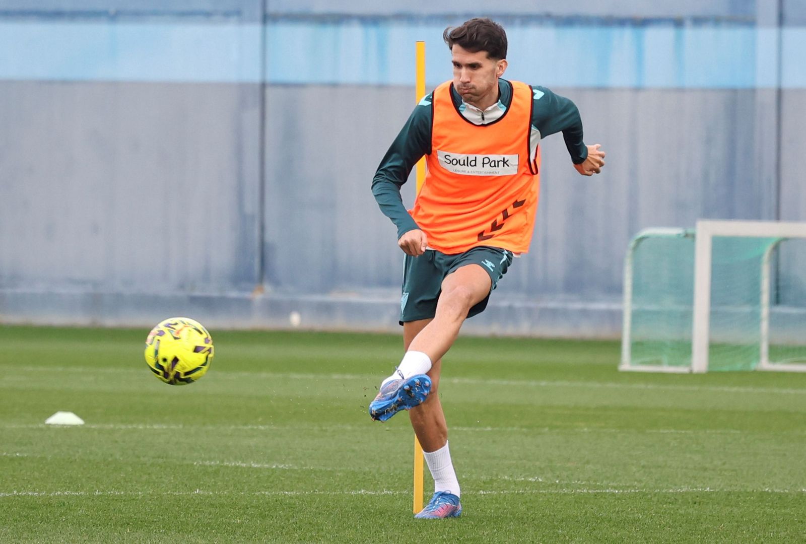 El Málaga CF vuelve al tajo sin Lobete en una semana eterna