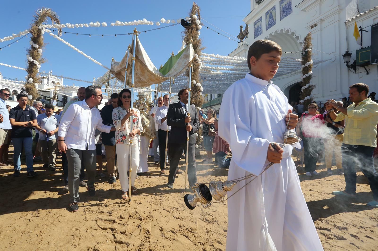 Un momento de la procesión eucarística.