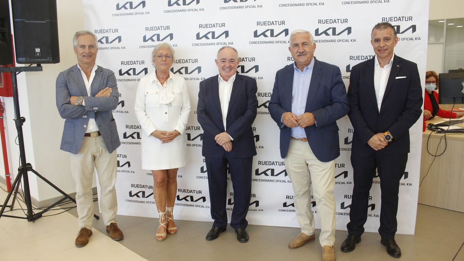 Carlos Sedano, Teresa Porras, José Gómez Rueda, José del Río y Alfonso Cherino, en la presentación del nuevo EV6 de Kia.