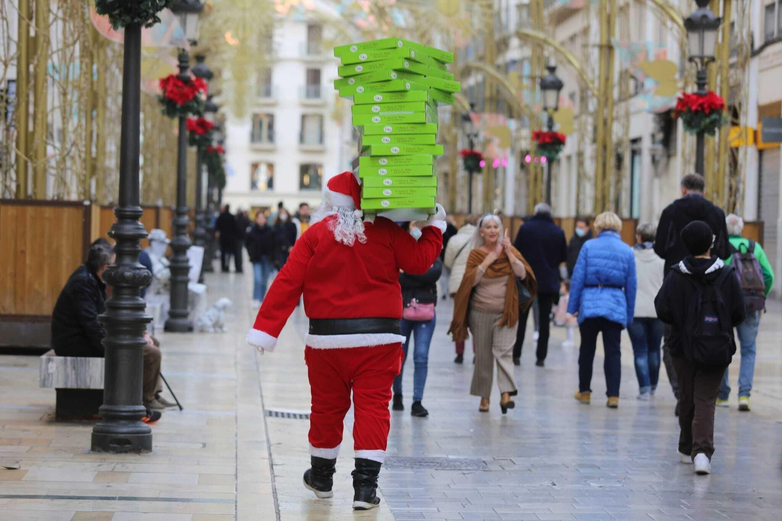 Imagen de calle Larios en los días previos a la Navidad de 2021