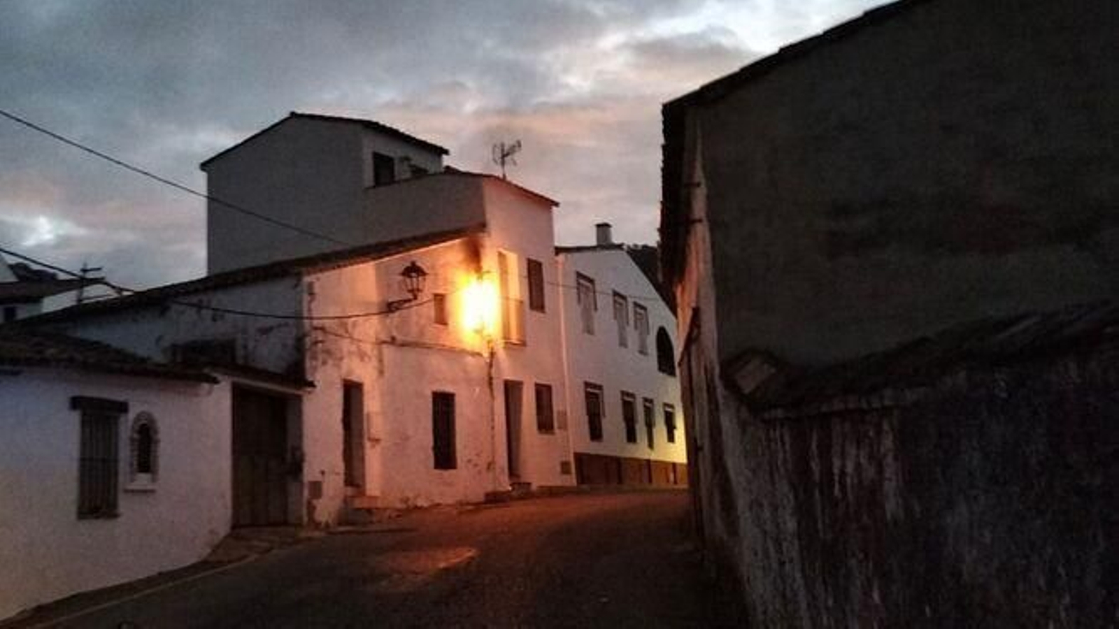 Endesa descarta la relación entre los incendios de los tendidos eléctricos de Lepe y Los Romeros