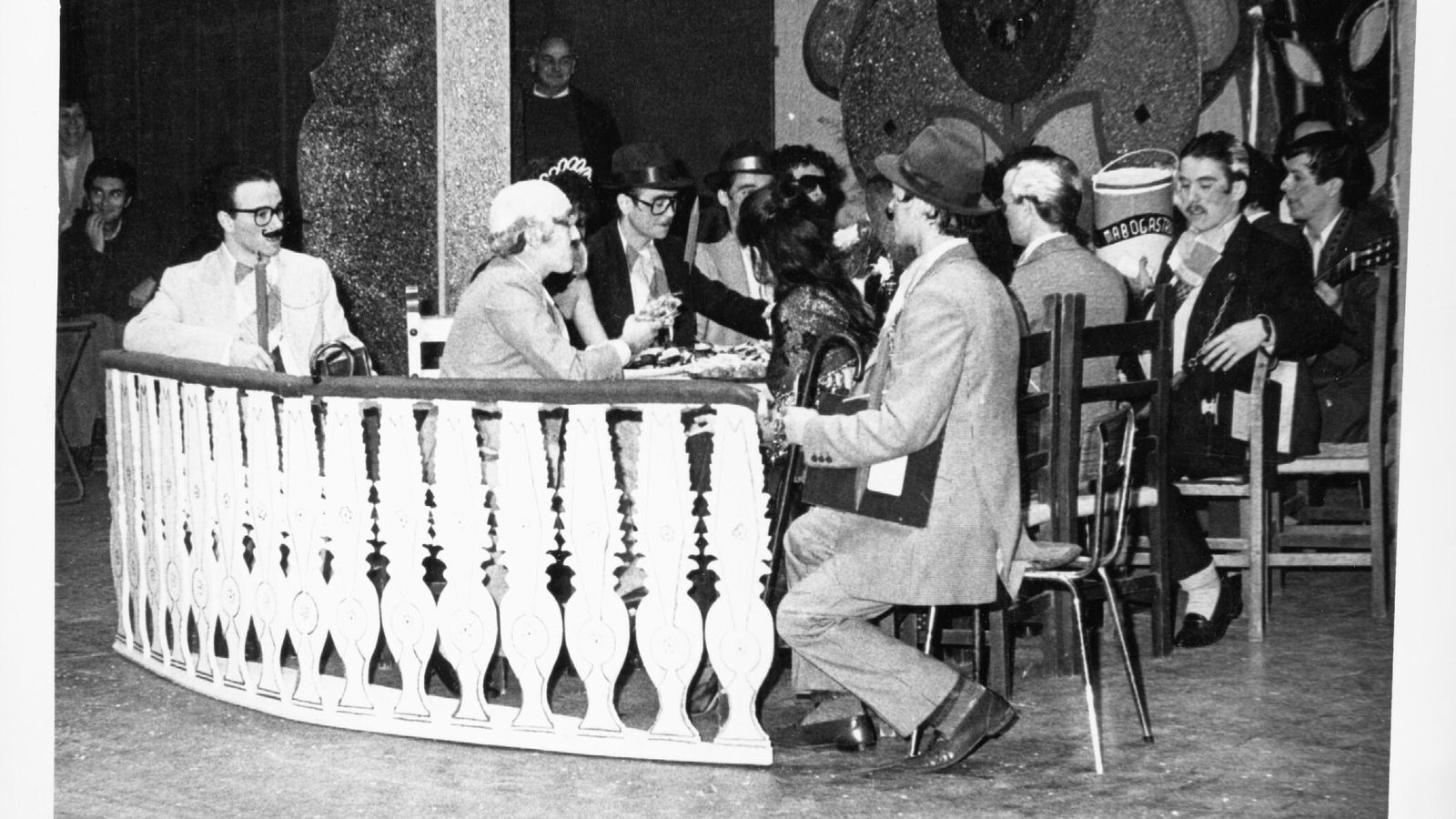 La chirigota 'Los miembros del jurado', de los hermanos Alcántara.