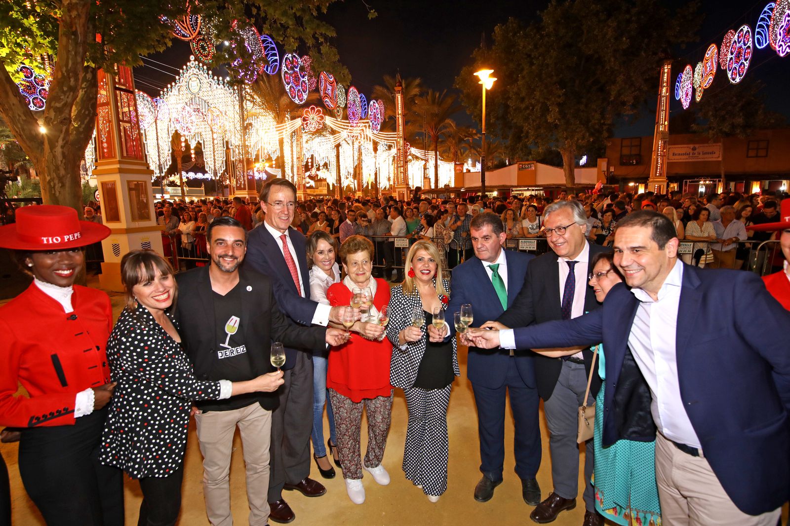 Imágenes del  alumbrado y ambiente en la Feria