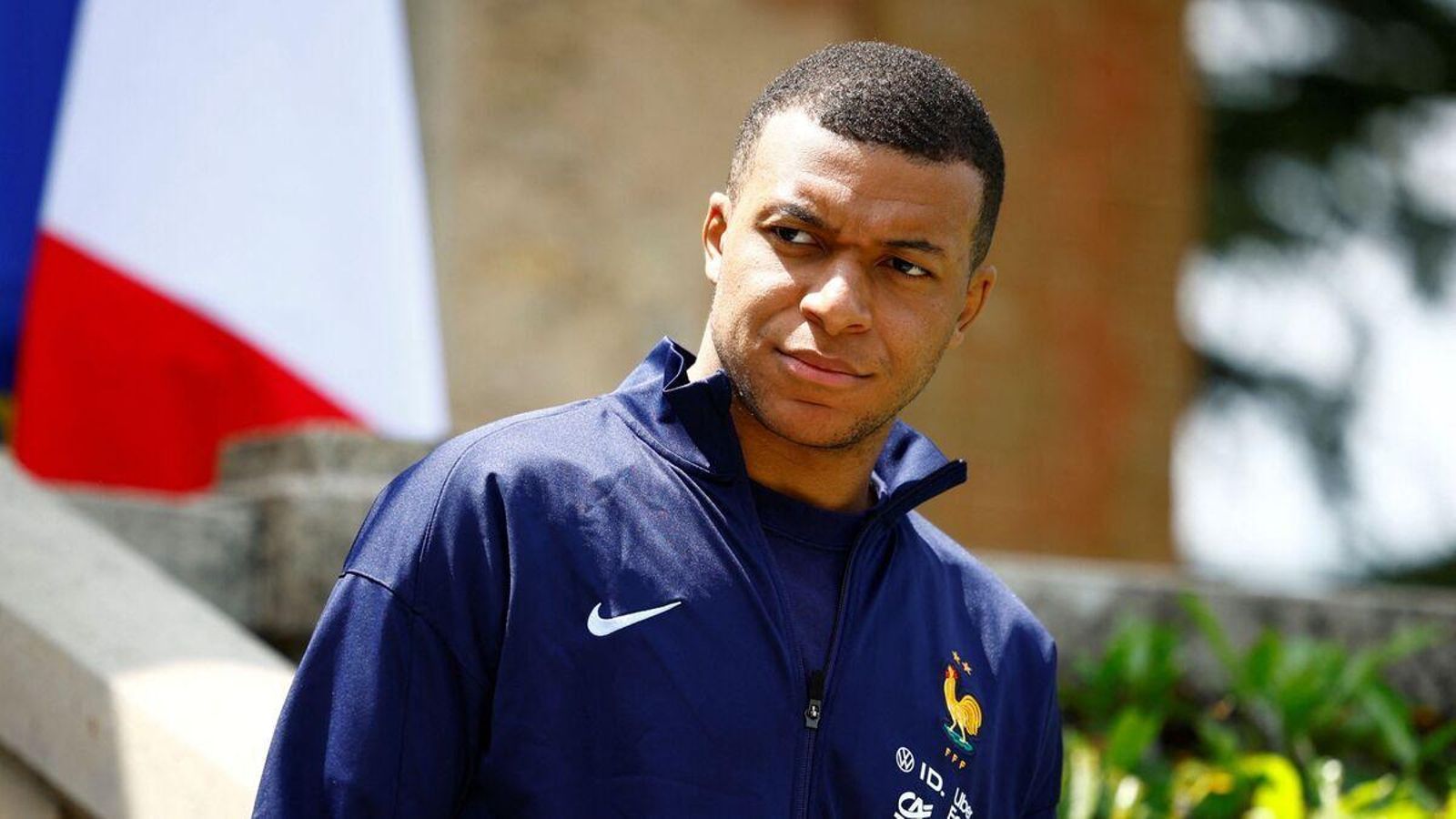 Kylian Mbappé junto a la selección francesa