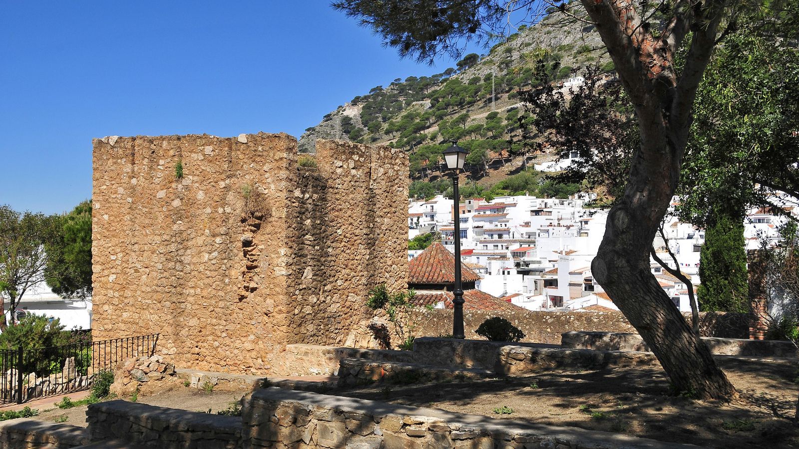 Antigua muralla de Mijas Pueblo. Antigua muralla de Mijas Pueblo.