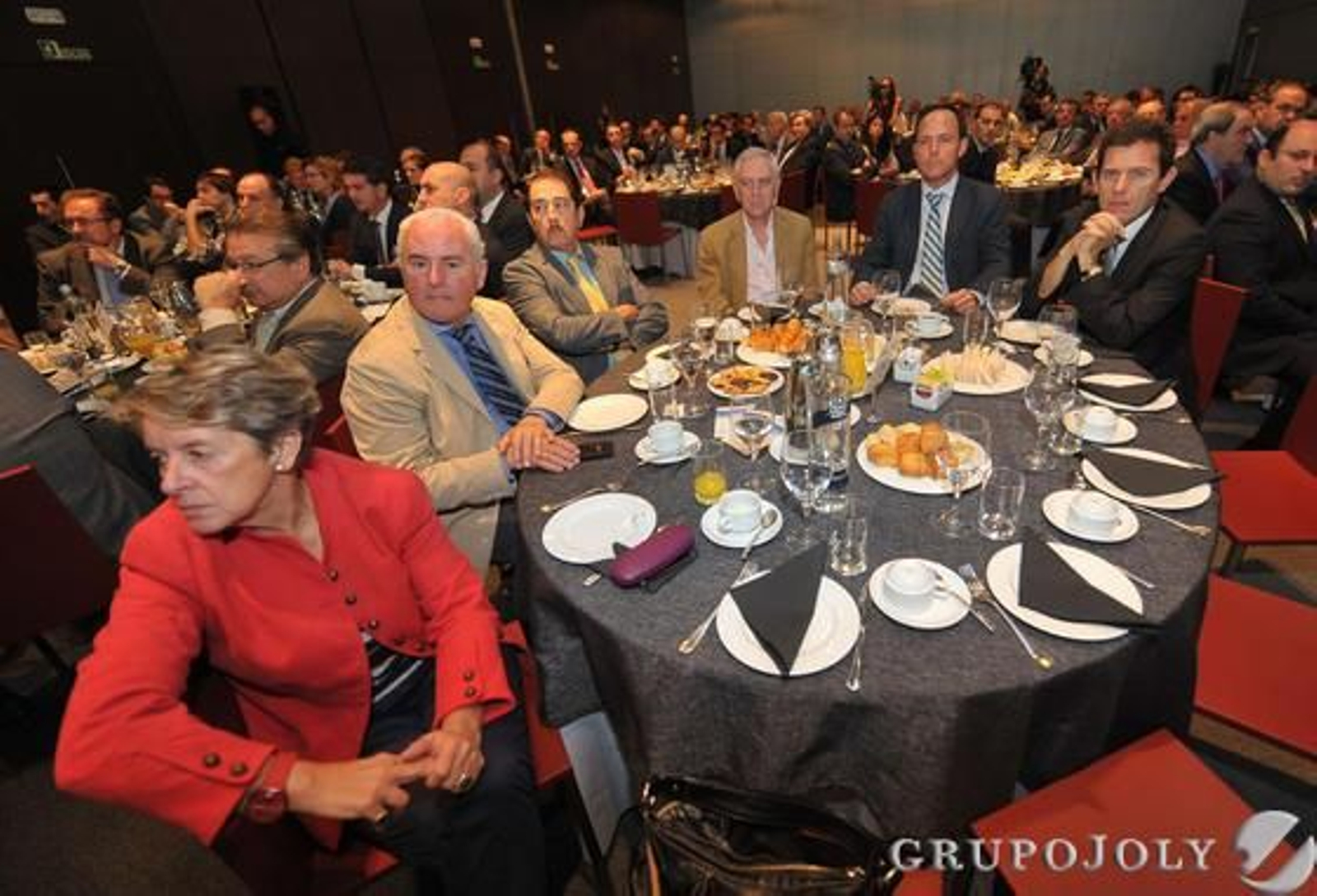 Ana Benavides, José Estrada, director gerente de Promálaga, José Prado, presidente de la Asociación provincial de Constructores, Ángel Asenjo y Juan Maldonado. 

Foto: Javier Albiñana
