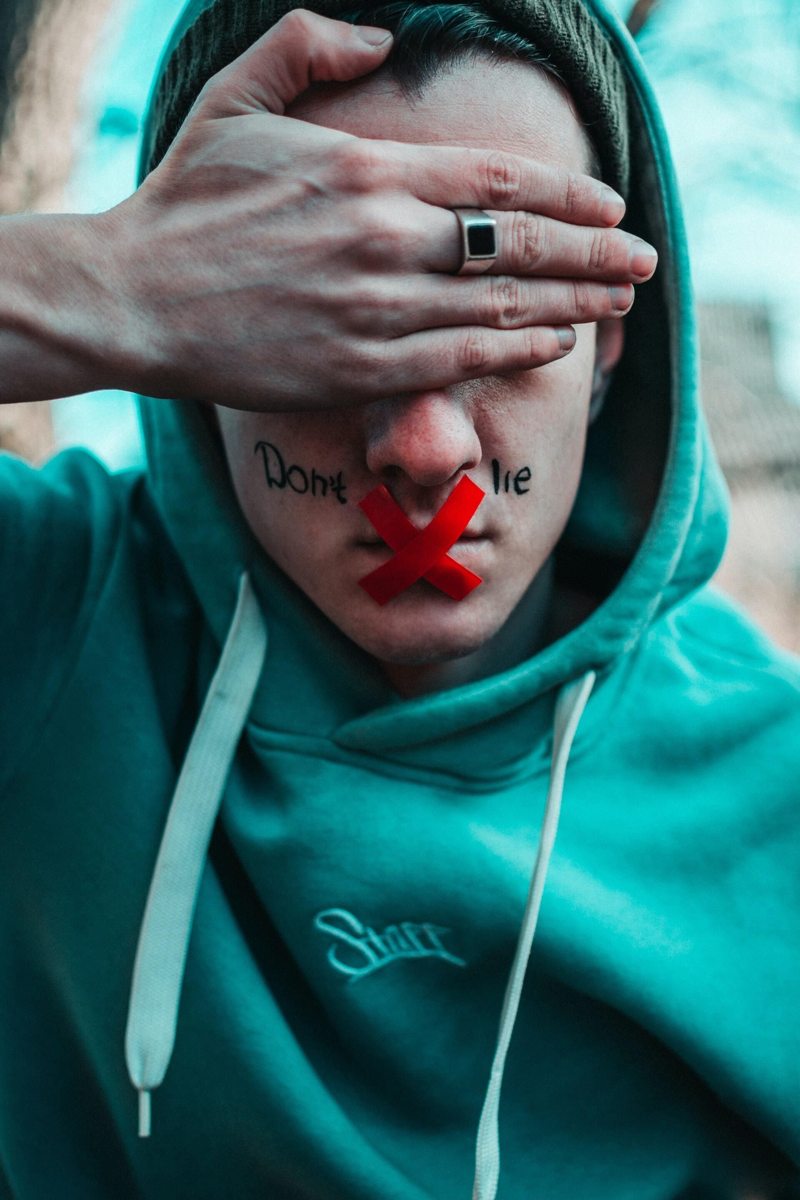 Las mentiras esconden un deseo de no enfrentarse a la realidad. Las mentiras esconden un deseo de no enfrentarse a la realidad.