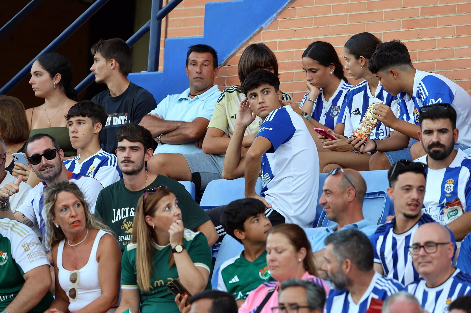 Búscate en las gradas del estadio en la celebración del Trofeo Colombino