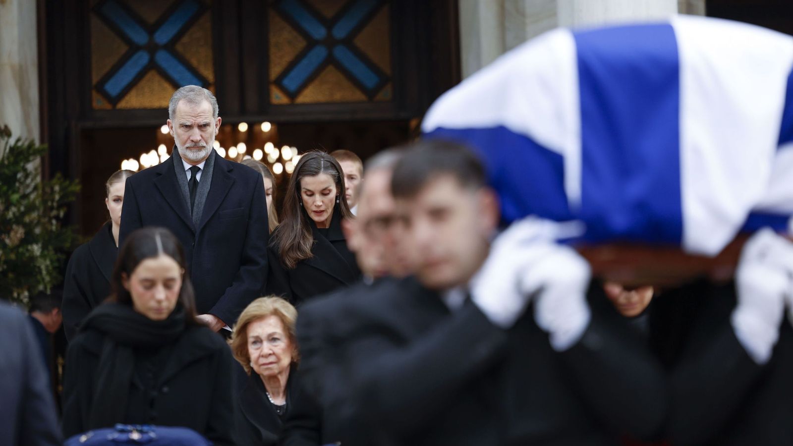 Los Reyes, con doña Sofía, acuden al funeral de Irene de Grecia este lunes en la catedral de Atenas.