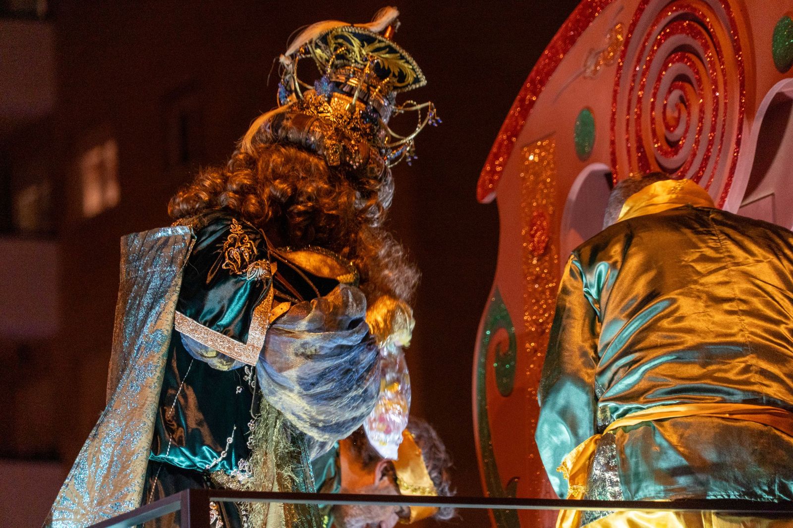 Las mejores fotografías del recorrido y la llegada al ayuntamiento de la cabalgata de Reyes Magos 2026