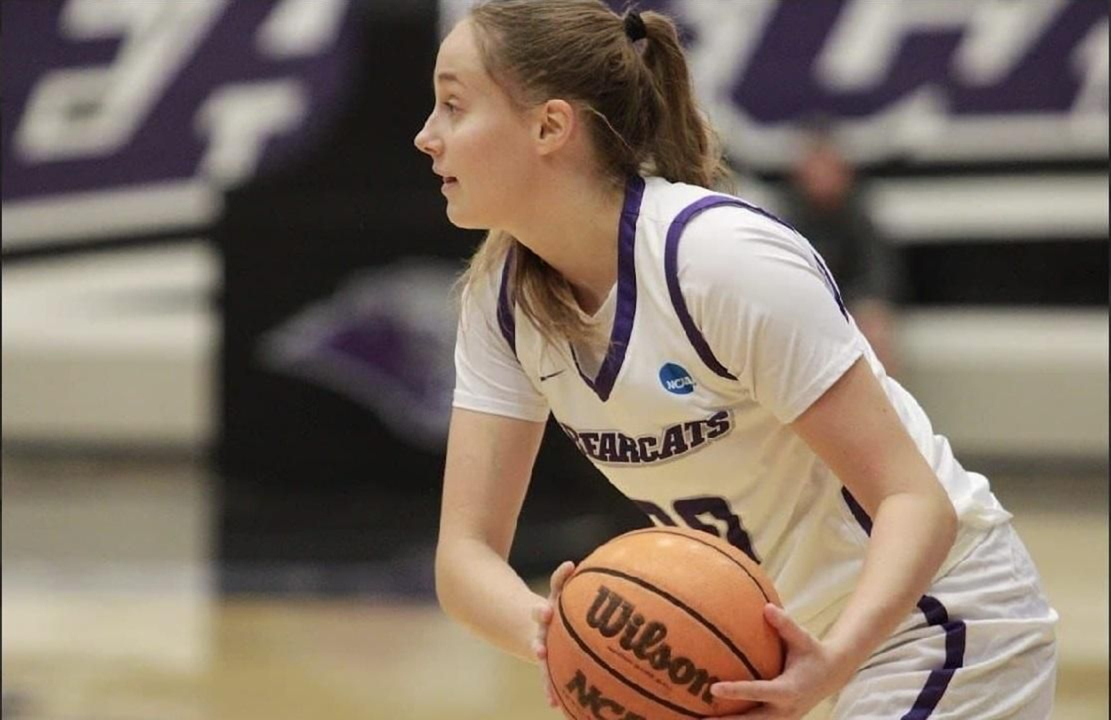 Odett Schlegl procede de la Universidad de Southwest Baptist.