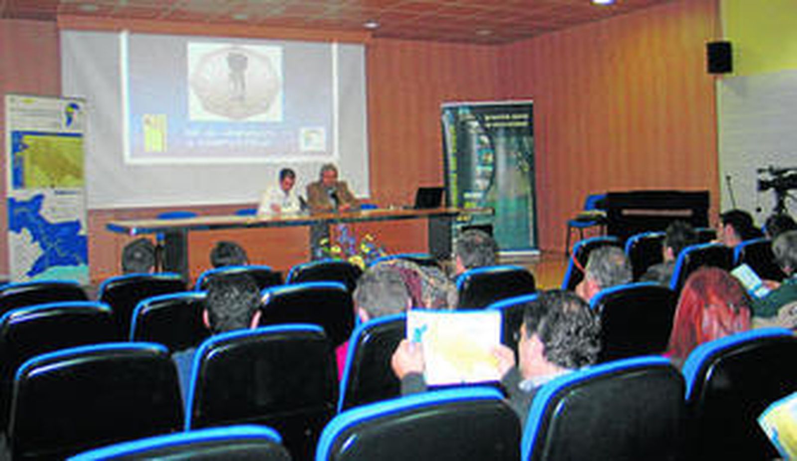 Encuentro en Hinojosa del Duque para abordar las posibilidades turísticas del Camino Mozárabe a Santiago de Compostela.