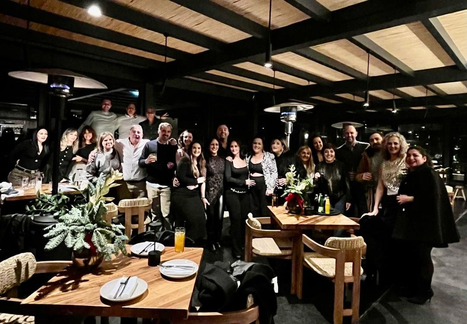 El personal de la empresa Hostal & Apartamentos Plaza de la Luz, durante su tradicional comida navideña, en el restaurante ‘Cala Chica’.