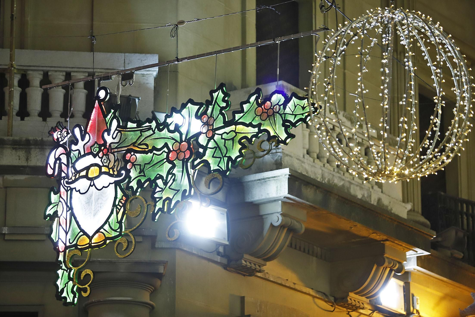 Imágenes del alumbrado navideño en las calles de Huelva