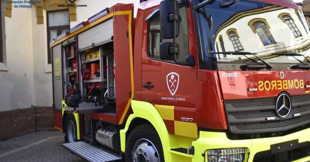 Rescatada una conductora tras quedar atrapada en su coche al intentar cruzar un río en Estepona