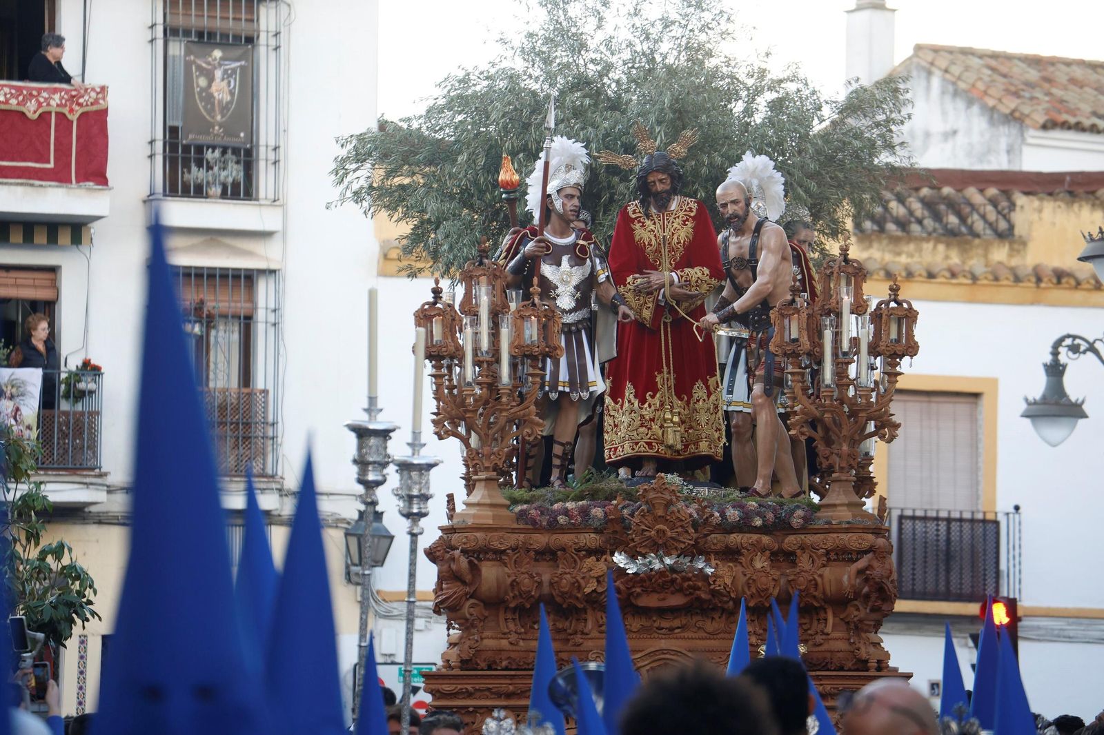 La procesión del Prendimiento en este Martes Santo de Córdoba, en imágenes