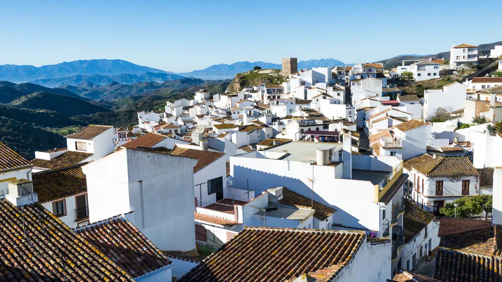 Vistas del pueblo de Almogía.