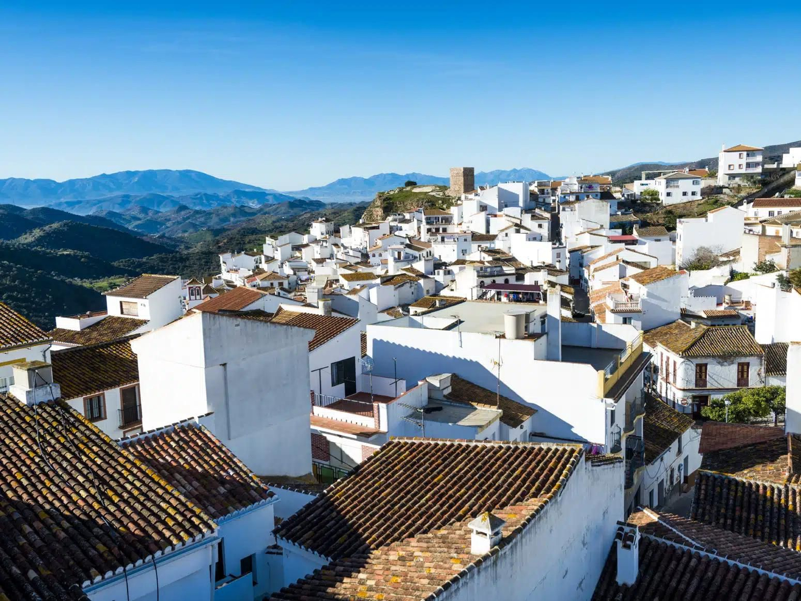 Vistas del pueblo de Almogía.