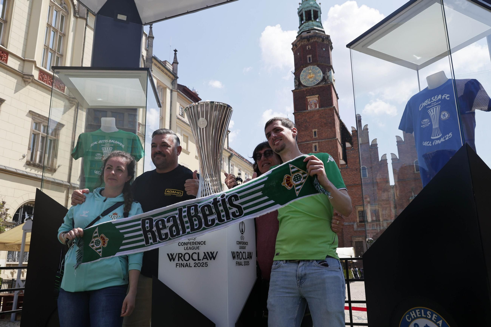 Ambiente previo a la final de la Conference League en Wroclaw (Breslavia)