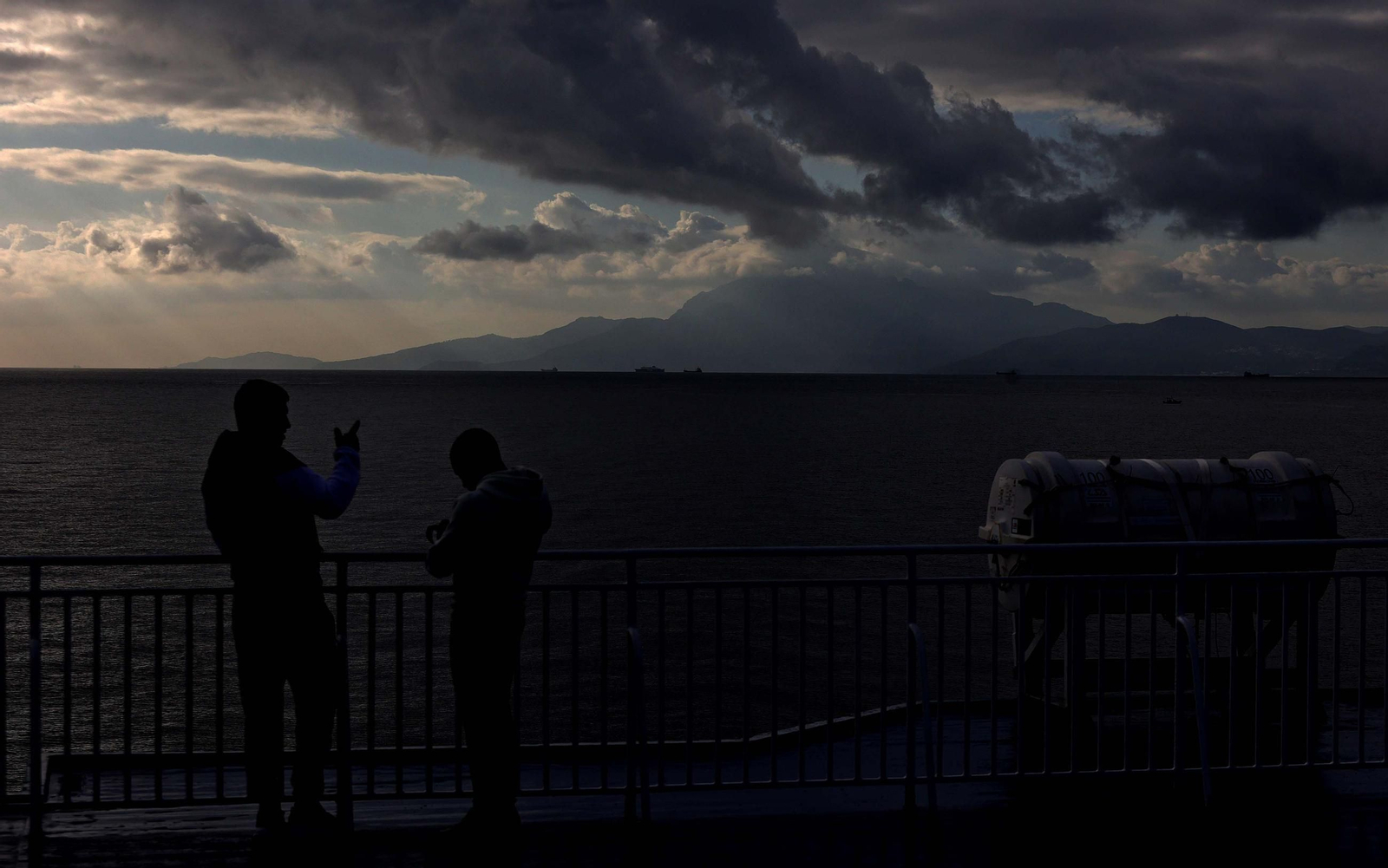 Así fue el primer viaje del 'Avemar Dos' entre Tarifa y Tánger con Baleària, en imágenes