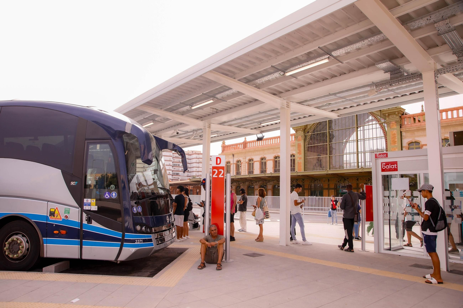 Imágenes del primer día de funcionamiento en la estación de bus en Almería