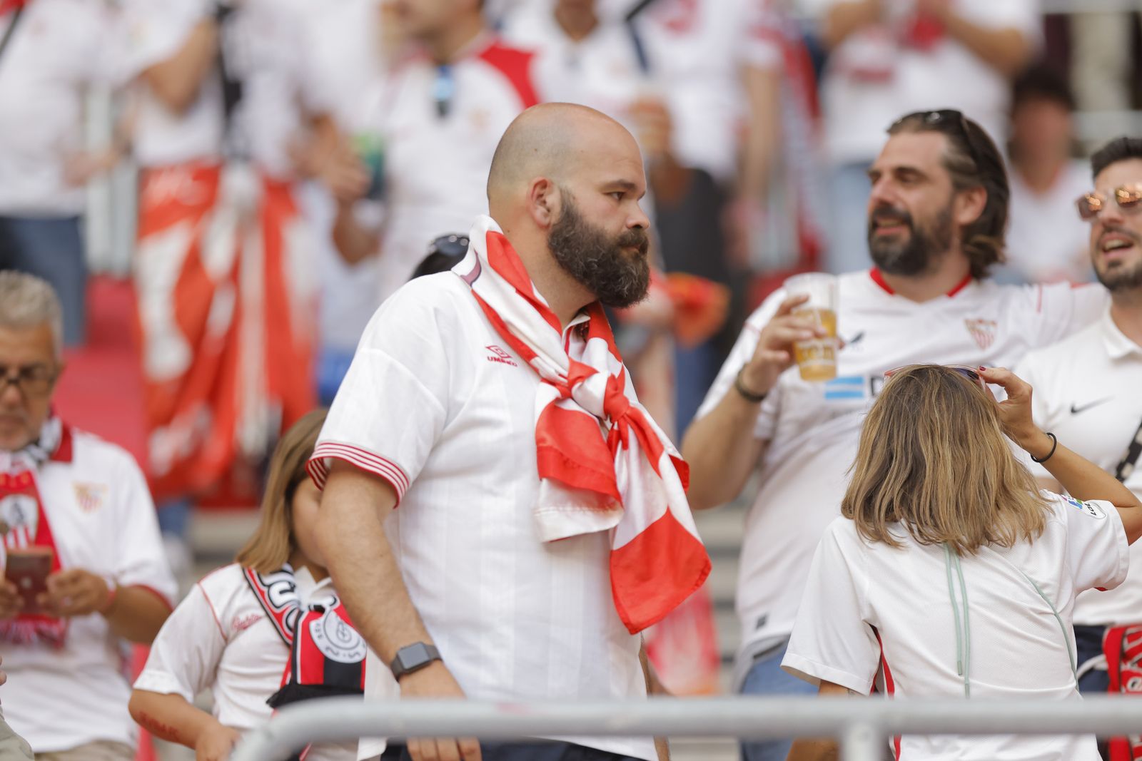 Búscate en las fotos del Sevilla-Roma