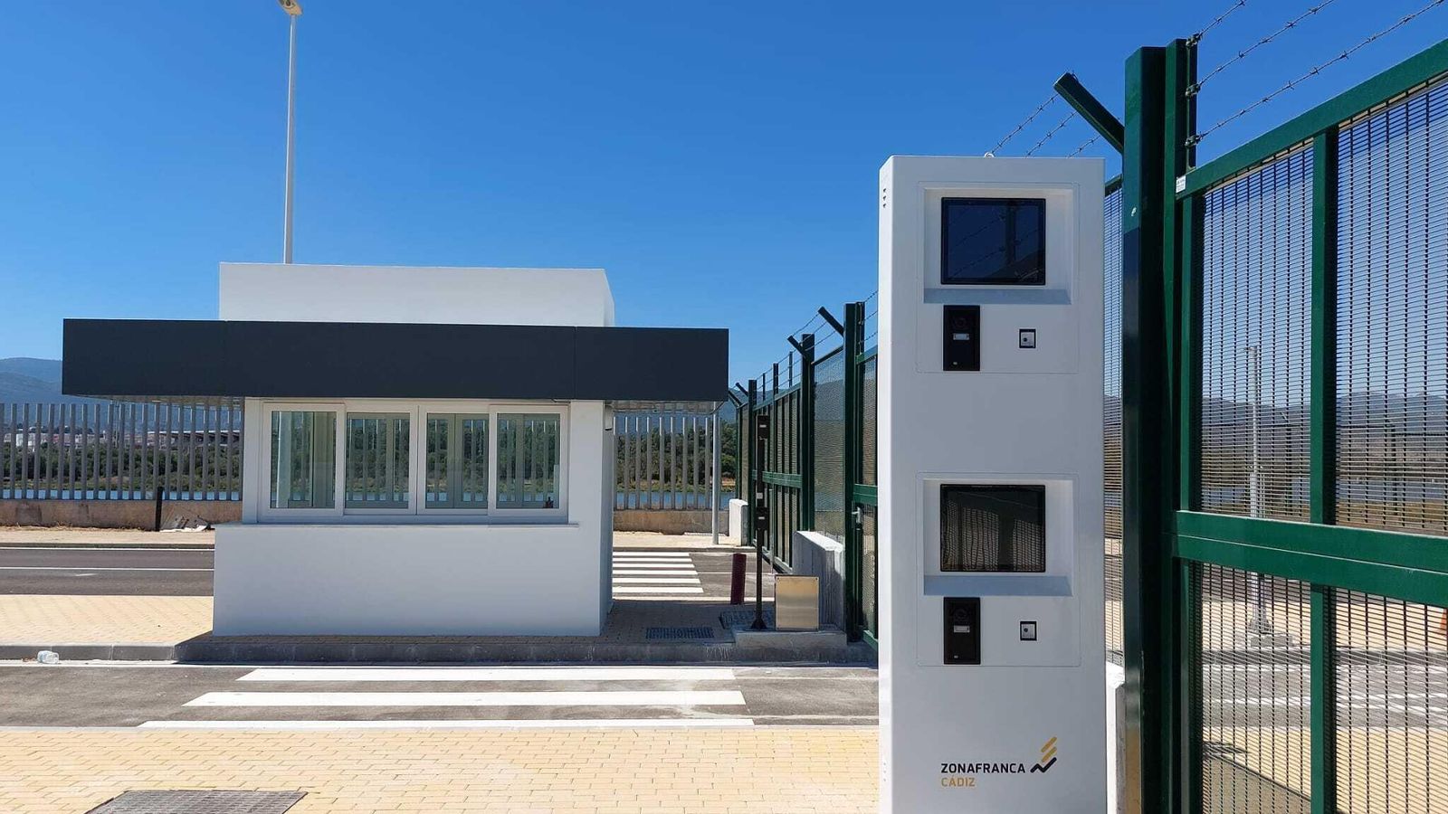 Punto de control de acceso al recinto. Punto de control de acceso al recinto.