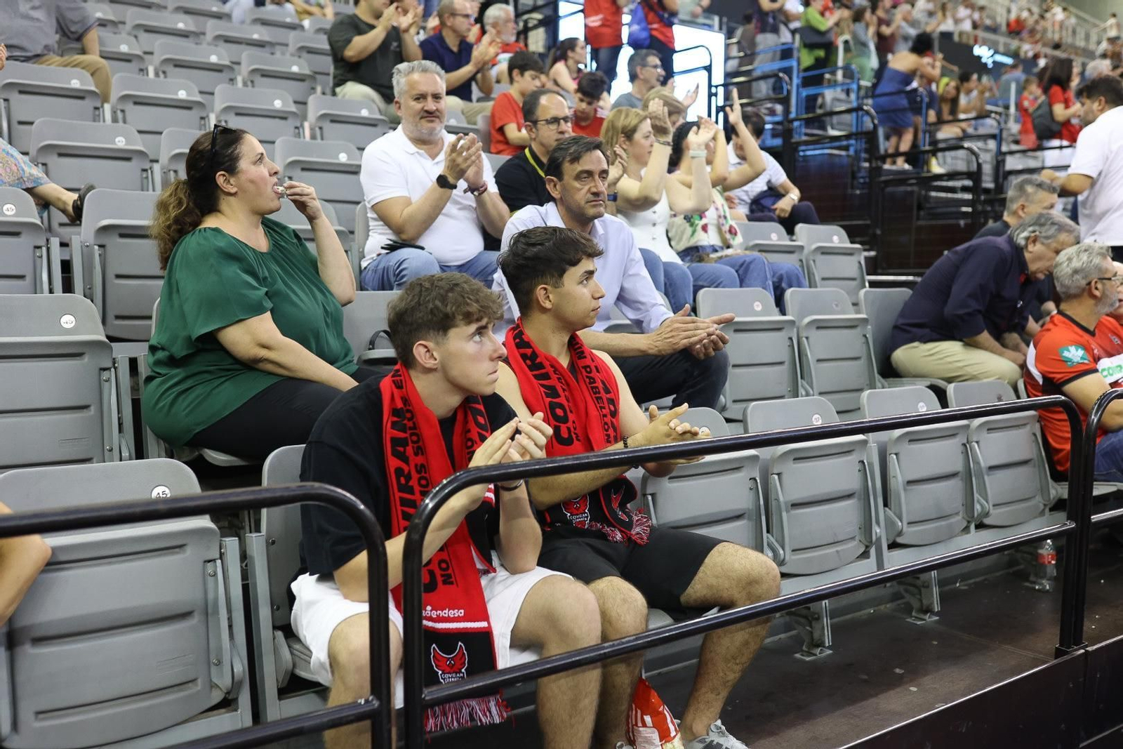 Encuéntrate en la grada del Palacio en el último partido del Covirán Granada