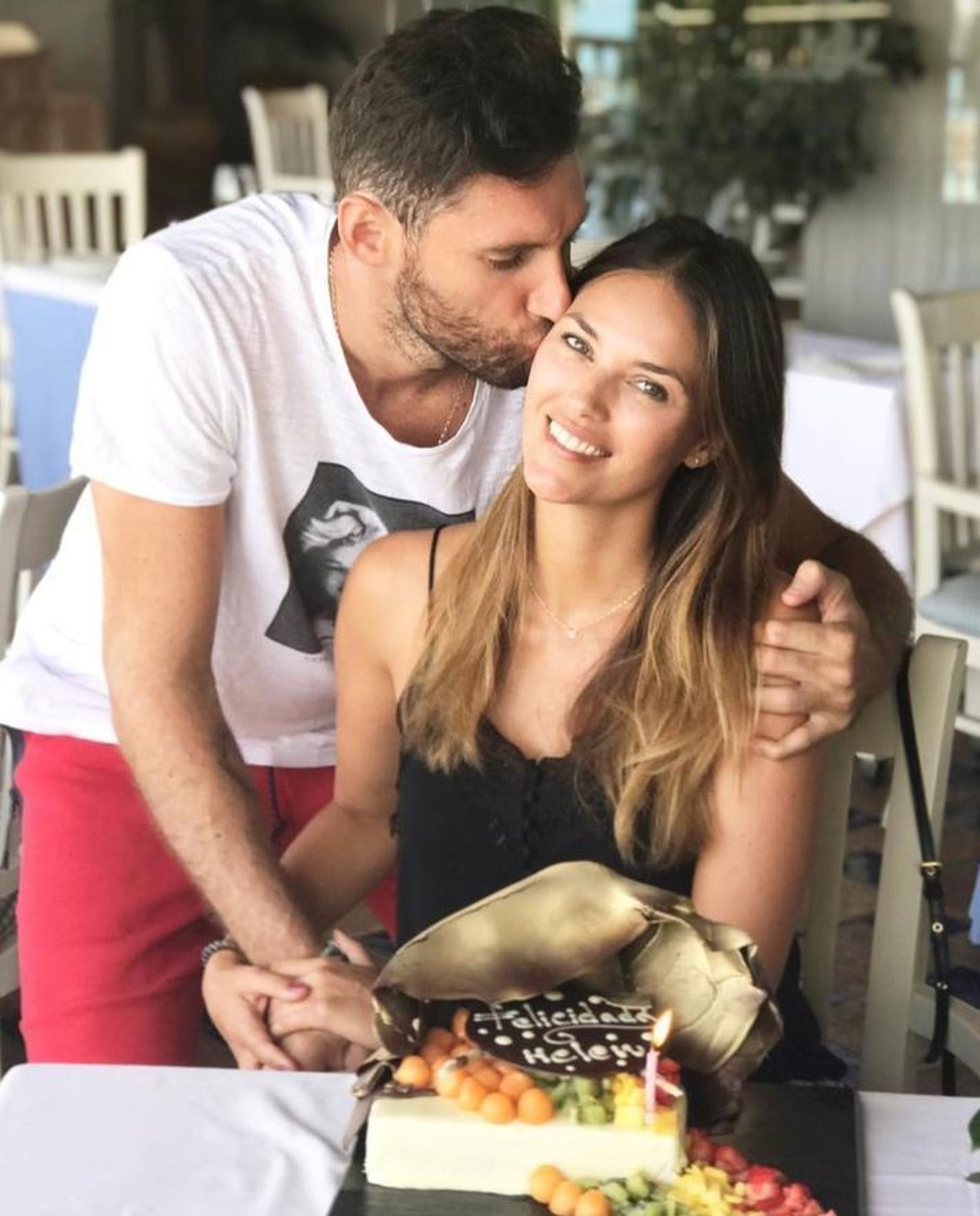 Helen Lindes celebra  por todo lo alto su primer cumpleaños como mamá