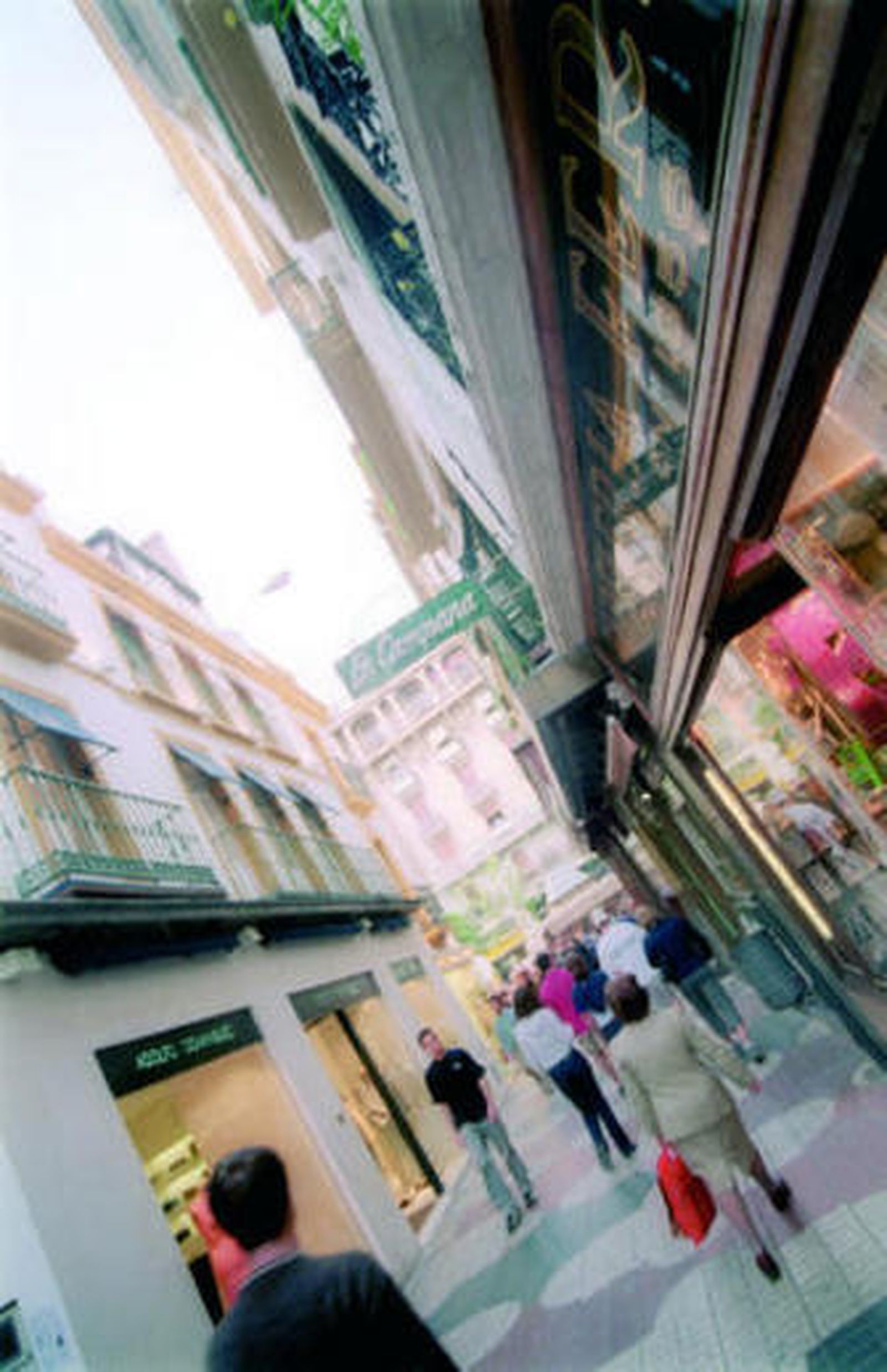 La tienda de Adolfo Domínguez en la calle Sierpes.