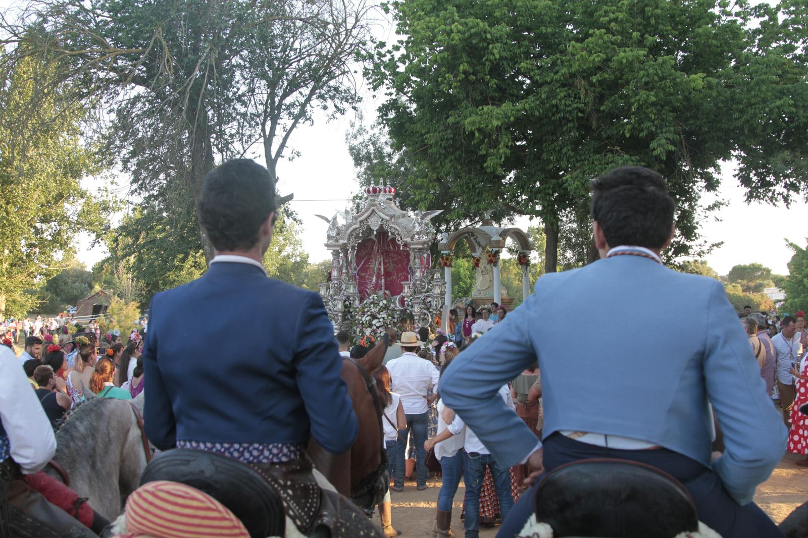 El paso de las hermandades por el río Quema, en imágenes