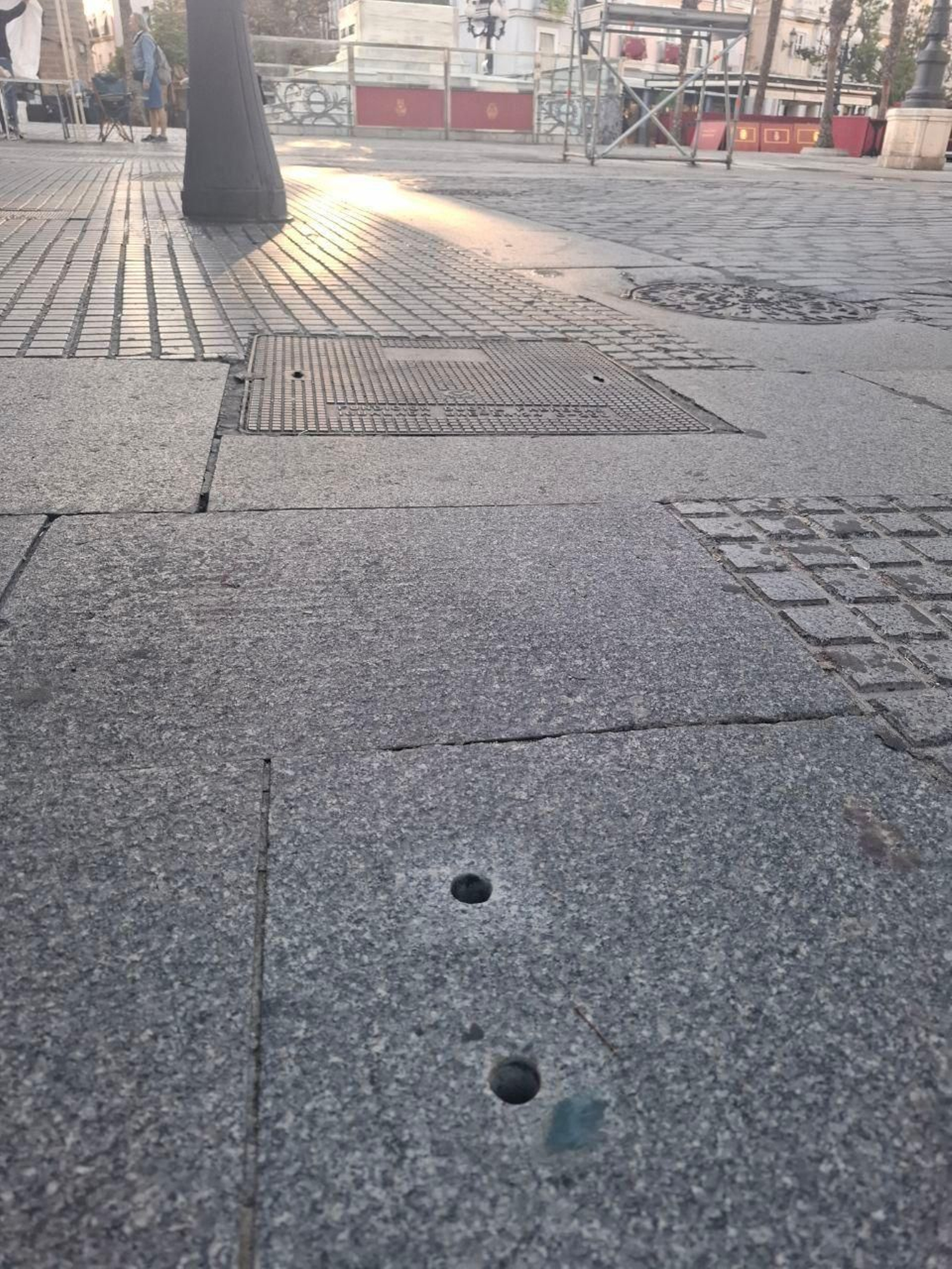 Los capillitas destrozan las calles