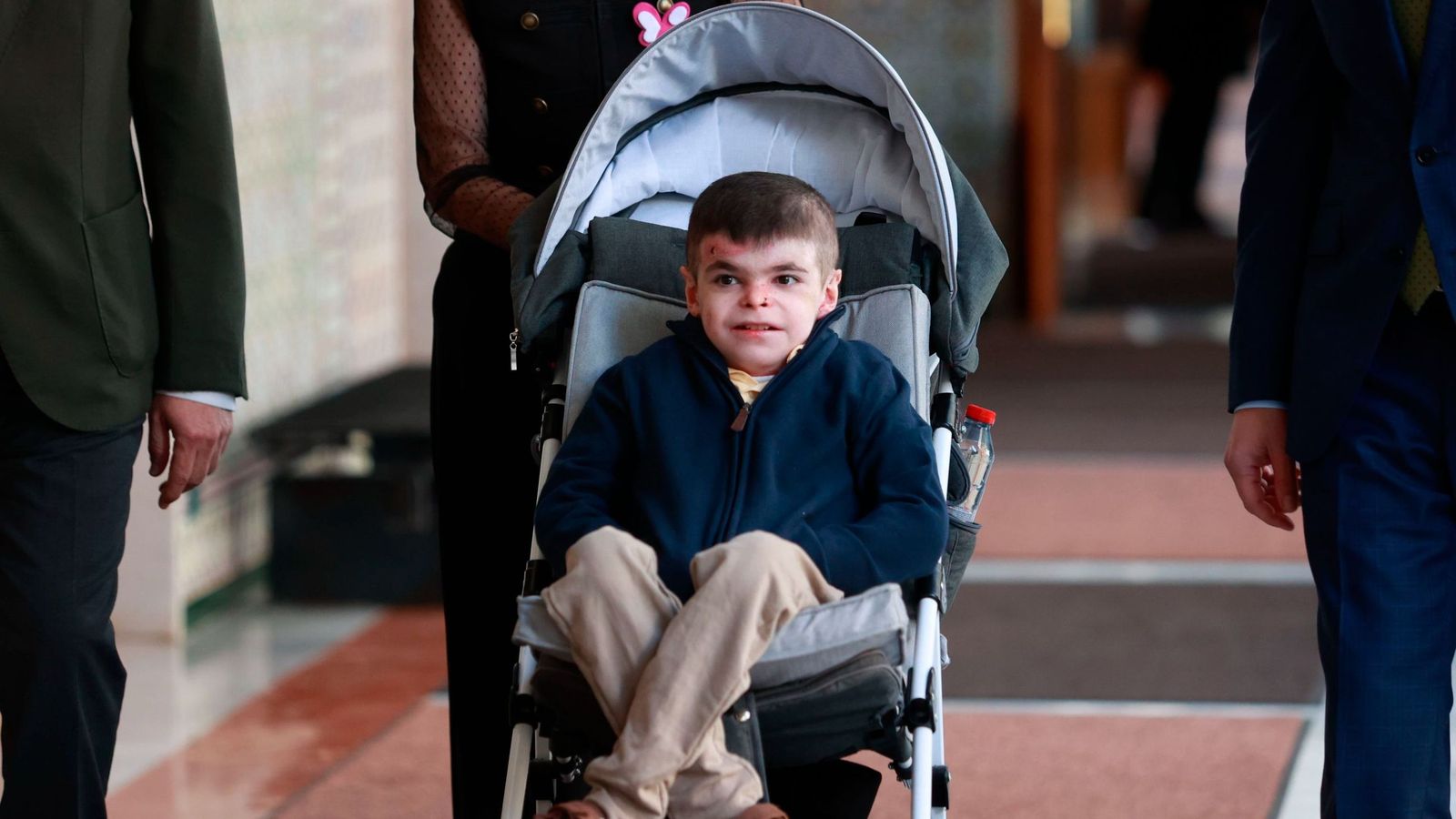 Leo García, el joven sevillano de 12 años afectado por epidermólisis bullosa, enfermedad genética rara y sin cura, la conocida como piel de mariposa