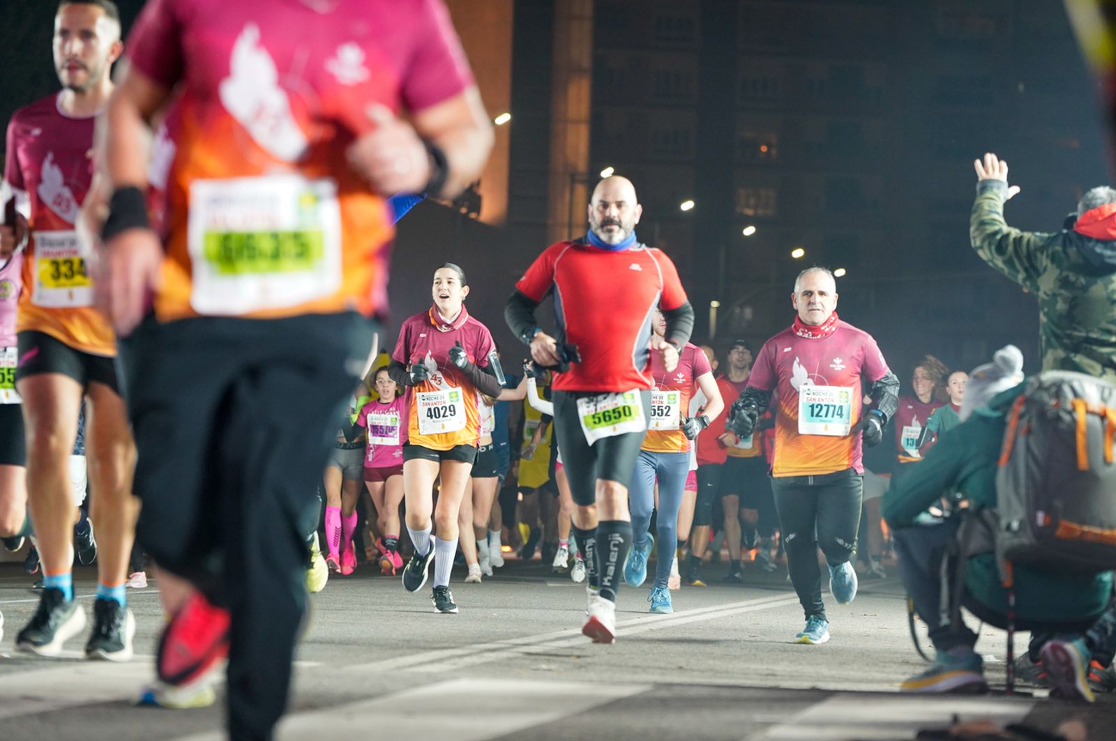 En imágenes: búscate en tu llegada a meta de la Carrera de San Antón 2026 (13)