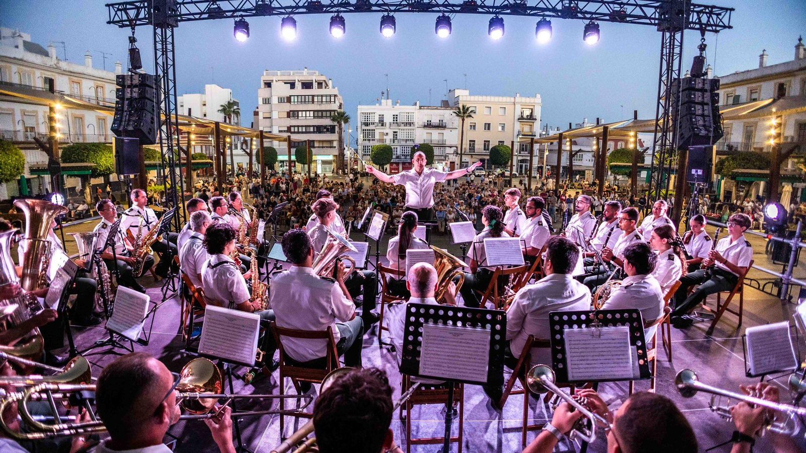 La banda de música Maestro Agripino Lozano, durante el concierto de pasodobles que ofreció en San Fernando