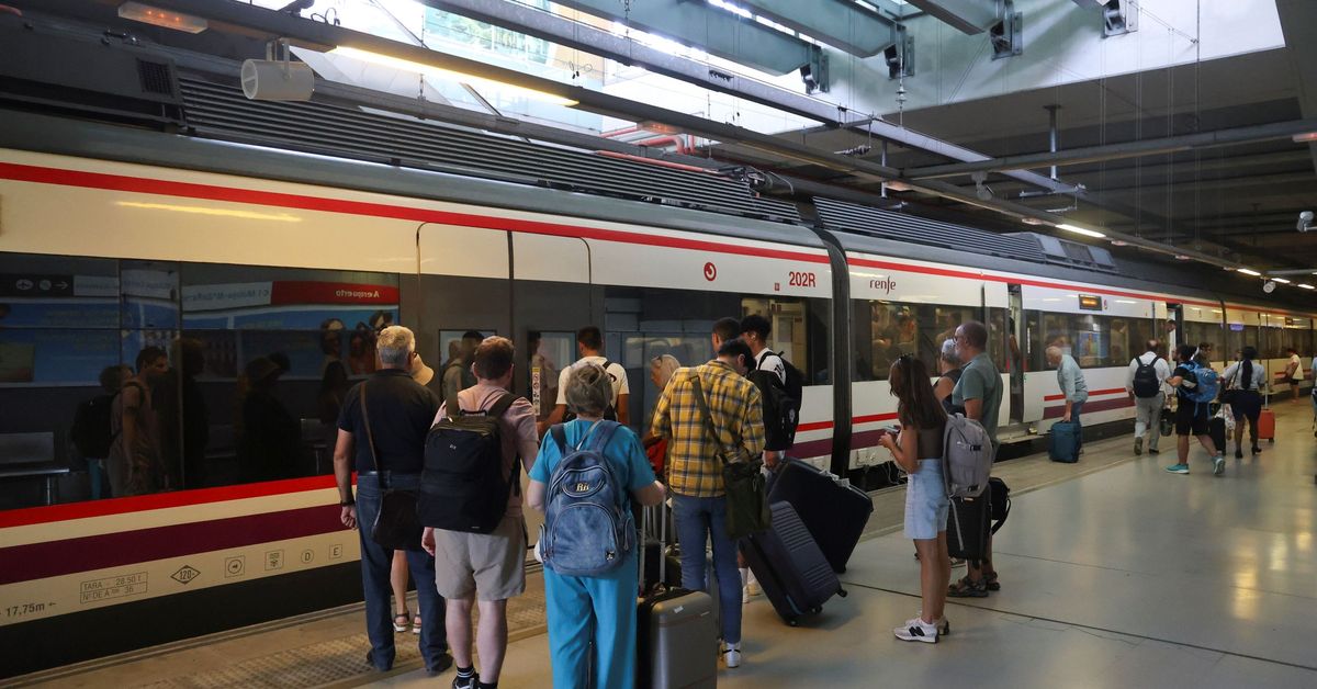 Miles de usuarios del Cercanías de Málaga, sin tren en hora punta por una decena de cancelaciones