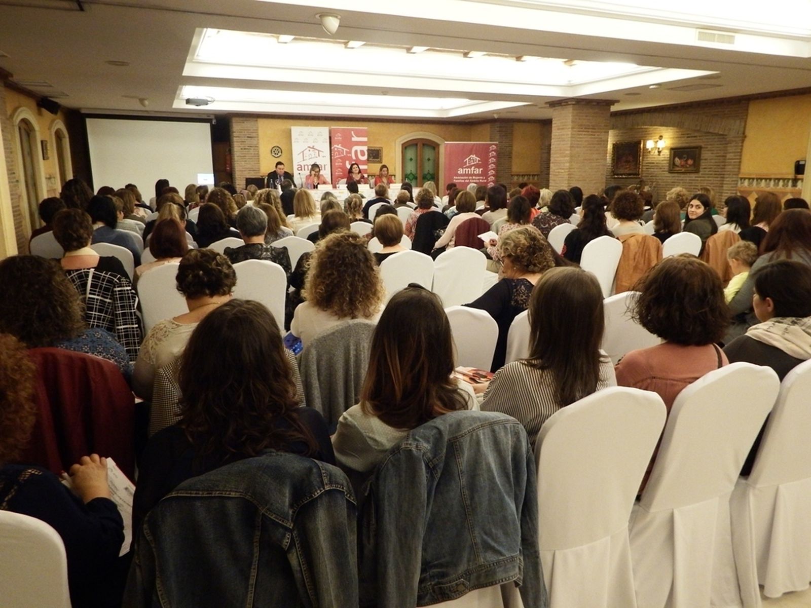 La mujer rural busca romper  la brecha digital