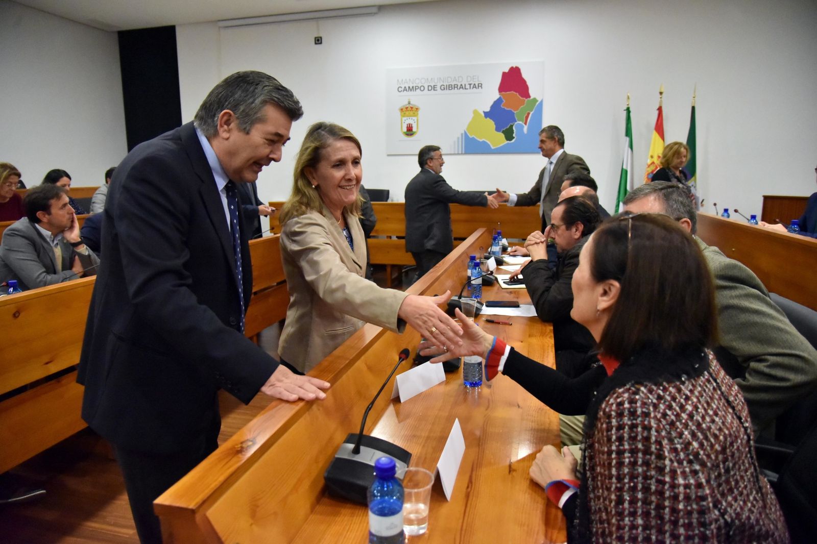 Aurora Mejía saluda a los miembros del CES junto a Luis Ángel Fernández