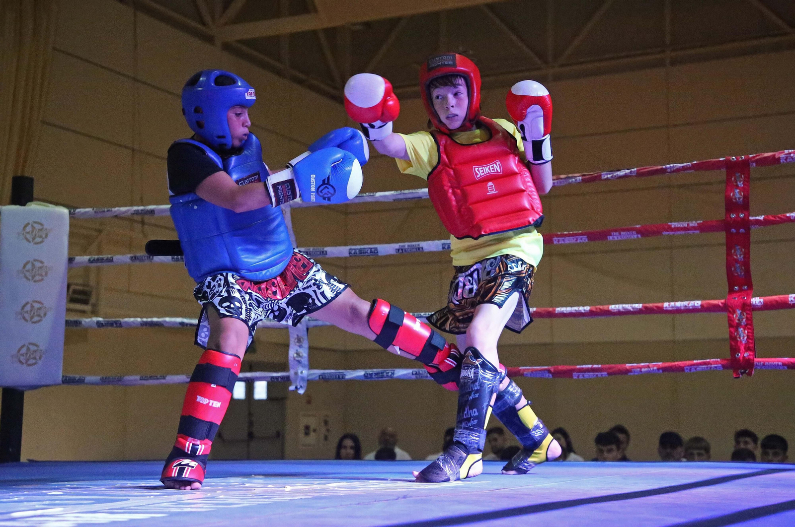 Velada de rock boxing en Tarifa, en imágenes
