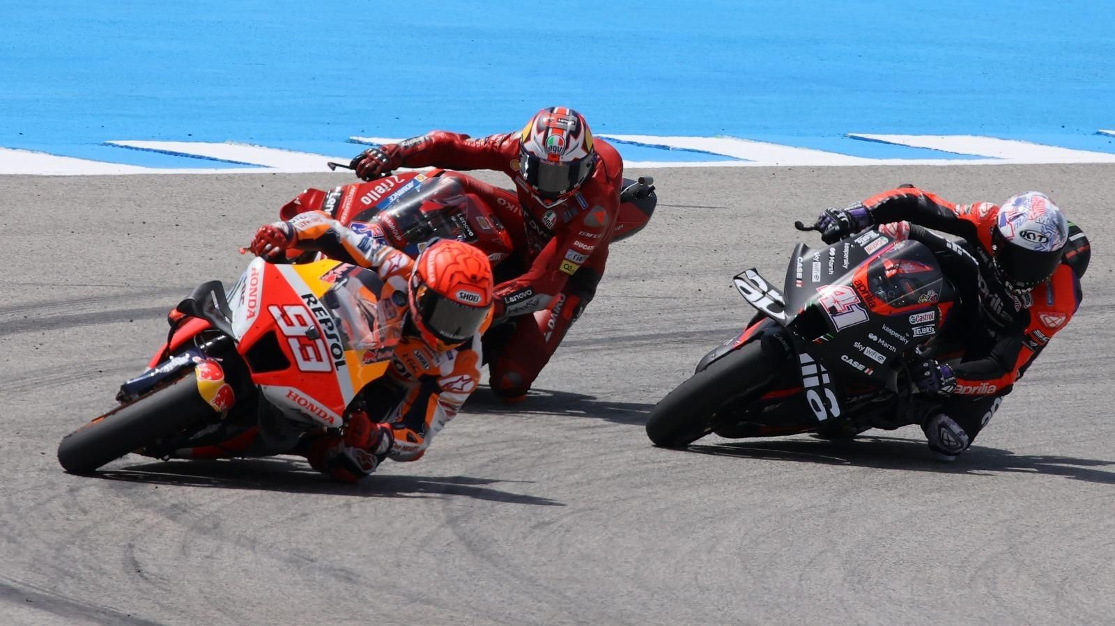 Márquez entró colado en la curva 13.