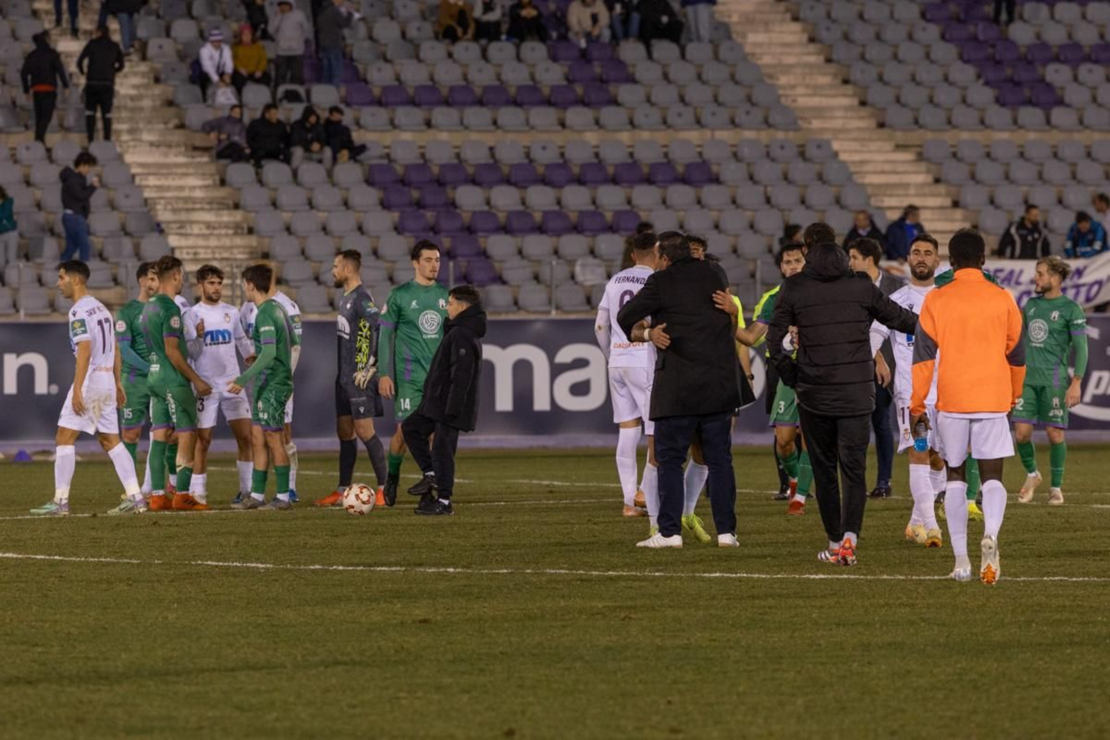 La emoción del triunfo in extremis del Real Jaén ante el Atlético Mancha Real, en imágenes