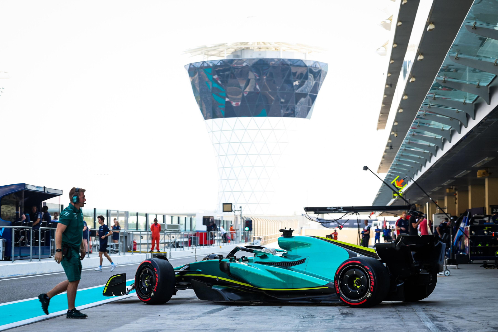 Las escuderías de  Fórmula uno se prueban tras el fin de temporada