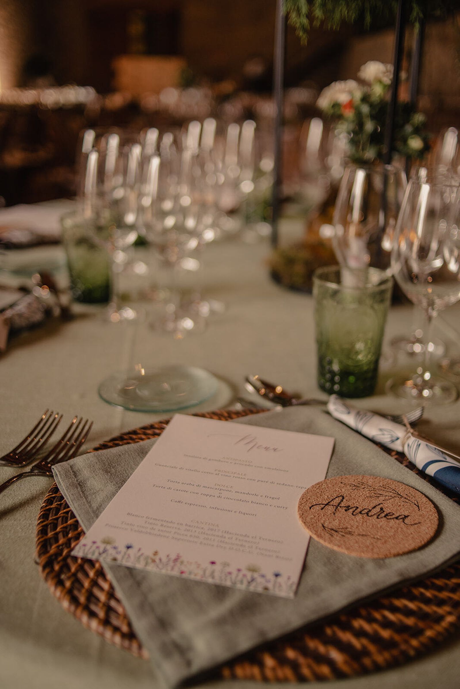 Decoración de una mesa de boda.