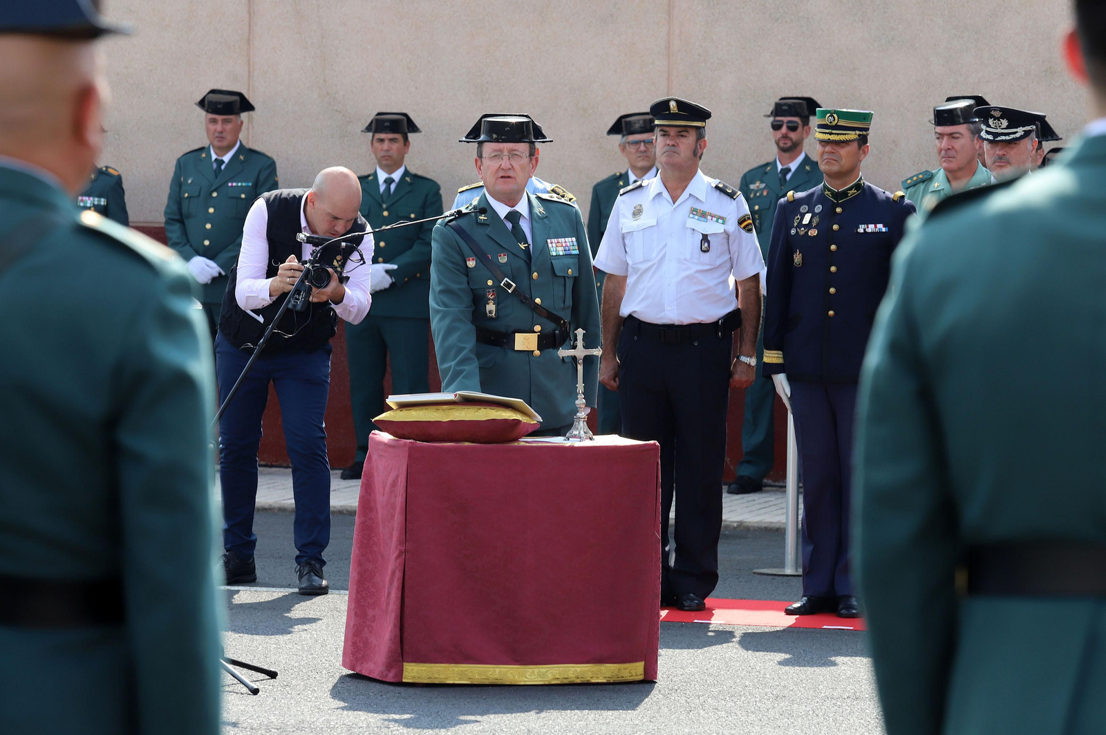 Imágenes de la toma de posesión de Andrés López como coronel jefe de la Comandancia de la Guardia Civil en Huelva